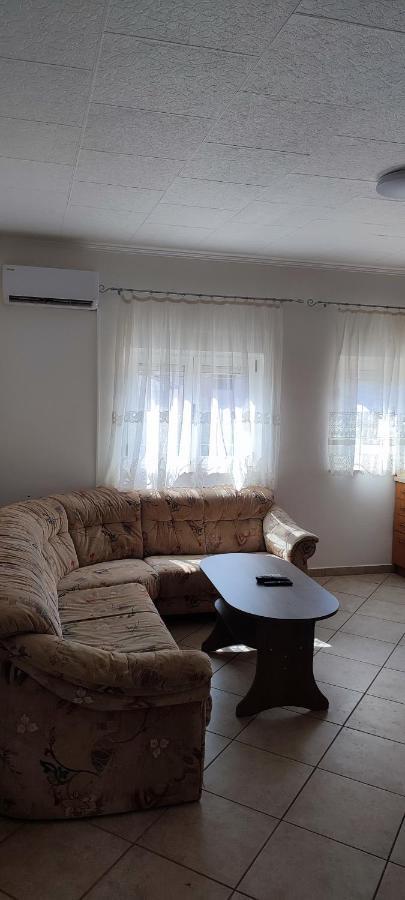 Apartmani Ivka ブロダリツァ エクステリア 写真